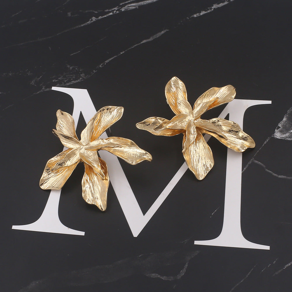 Women's Affordable Luxury Style Three-dimensional Metal Flower Exaggerated Earrings