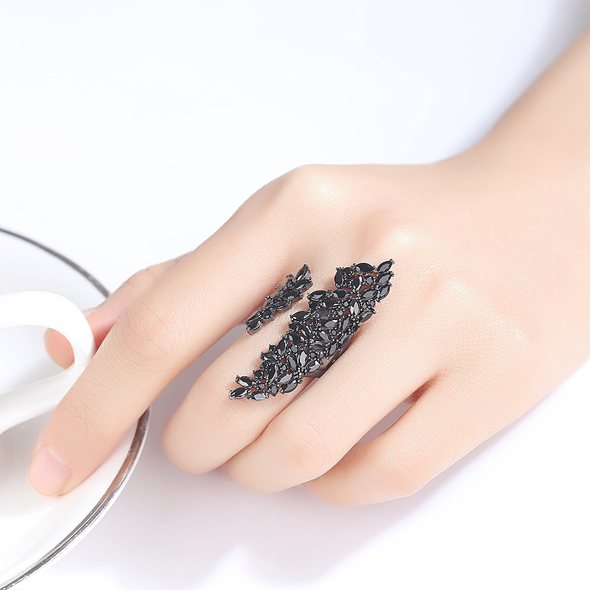 Open Copper Inlaid Zircon Fashion Banquet Rings