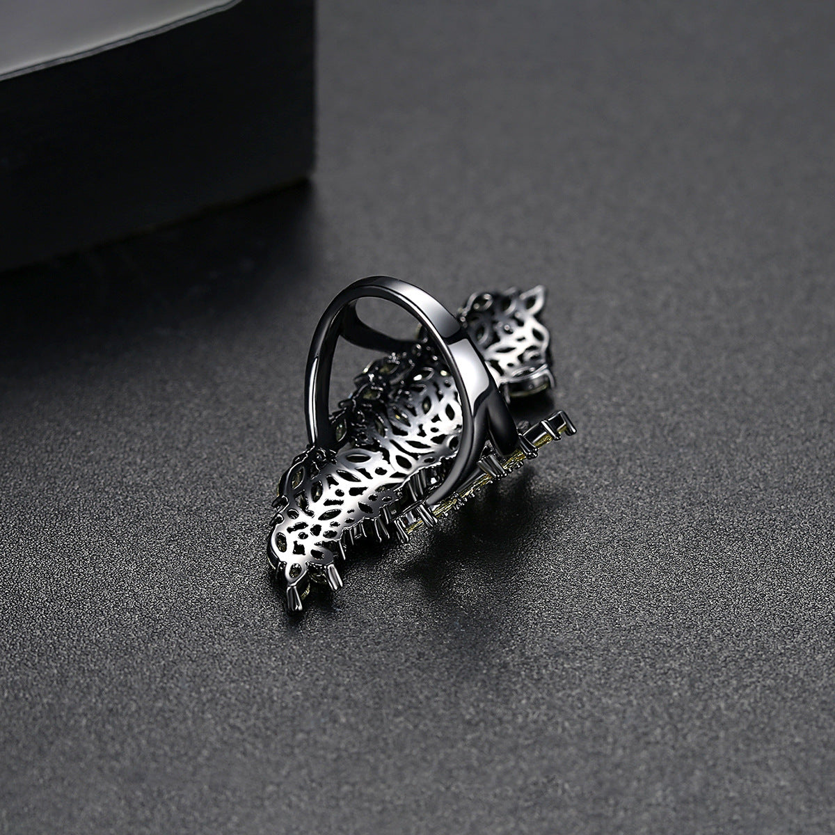 Open Copper Inlaid Zircon Fashion Banquet Rings