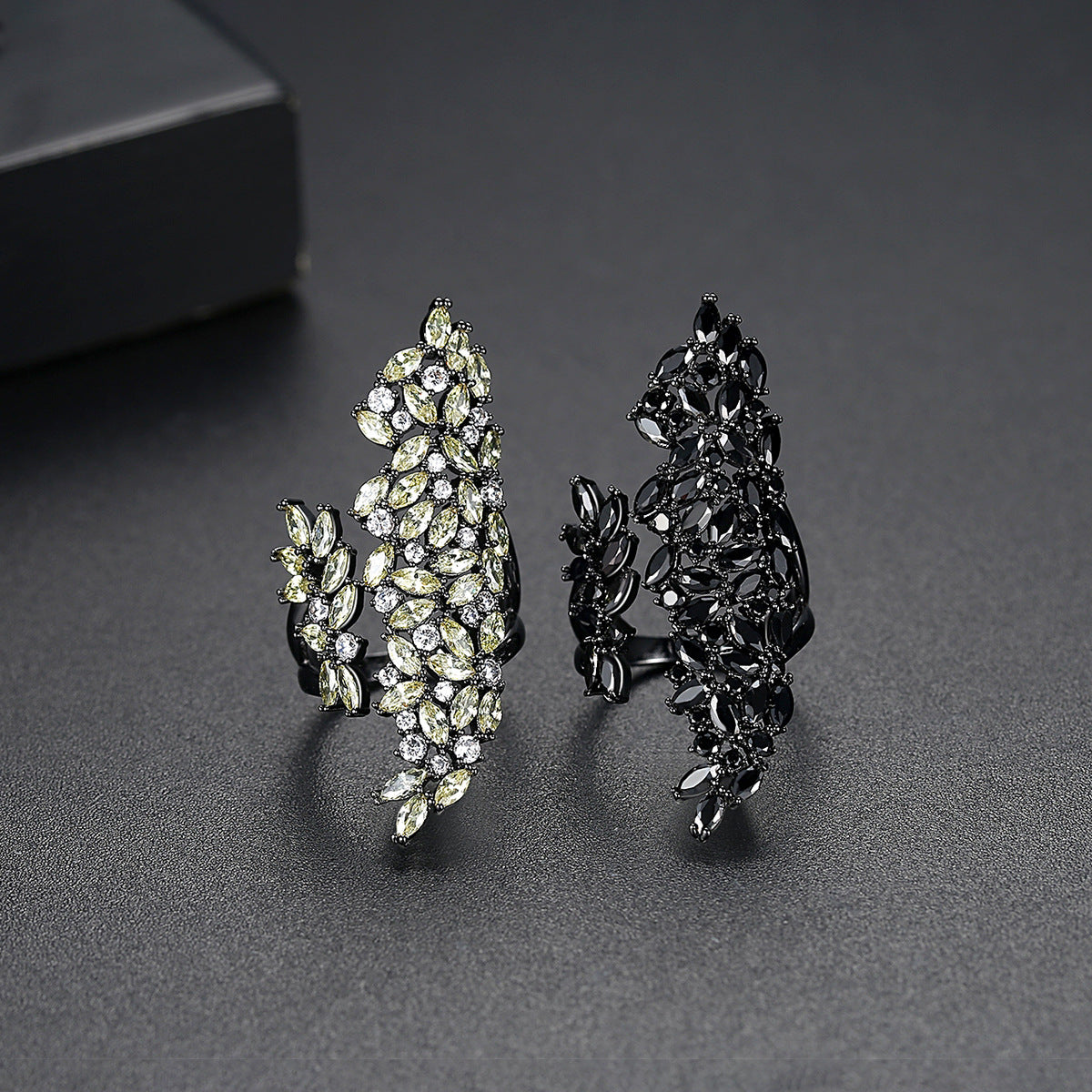 Open Copper Inlaid Zircon Fashion Banquet Rings