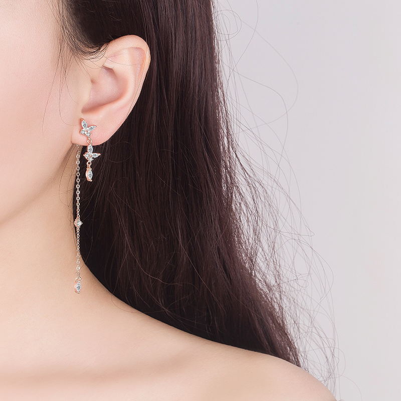 Sincere Yoo Sier Needle Refined Rhinestone Earrings