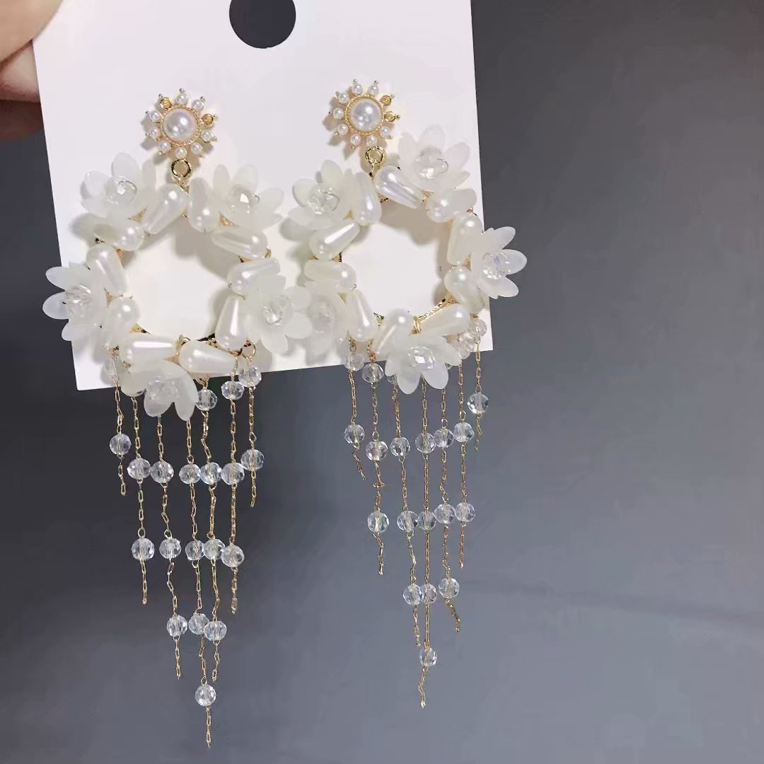 Women's Korean Artificial Crystal Temperamental Personalized And Earrings