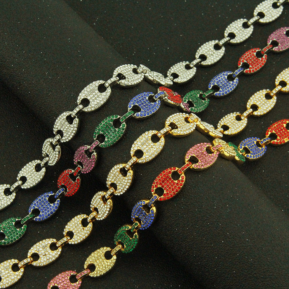 Grains de café pour hommes avec colliers de diamants en couleur