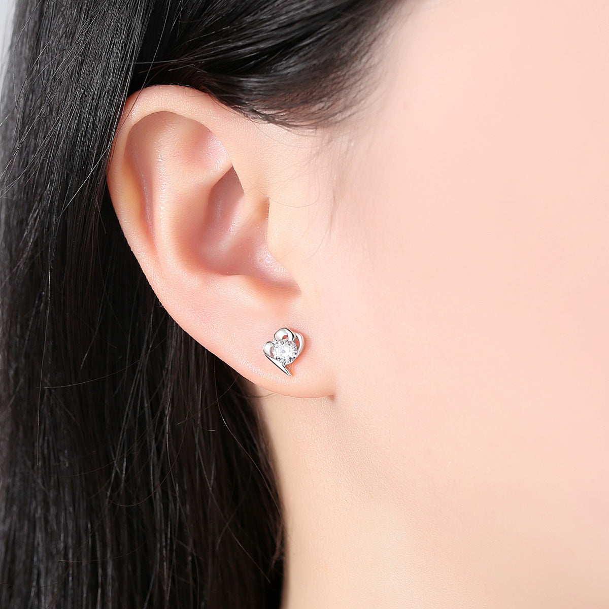 Women's Sier Love Heart Fresh Heart-shaped Niche Sweet Earrings