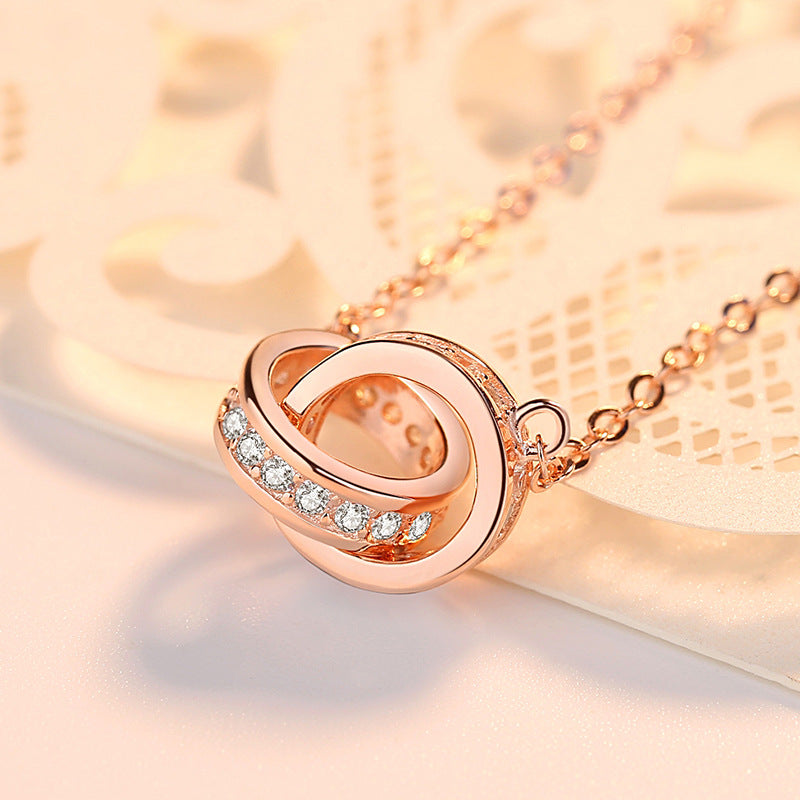 Colliers pour femmes en or rose avec boucle ronde et double diamant incrusté de clavicule courte
