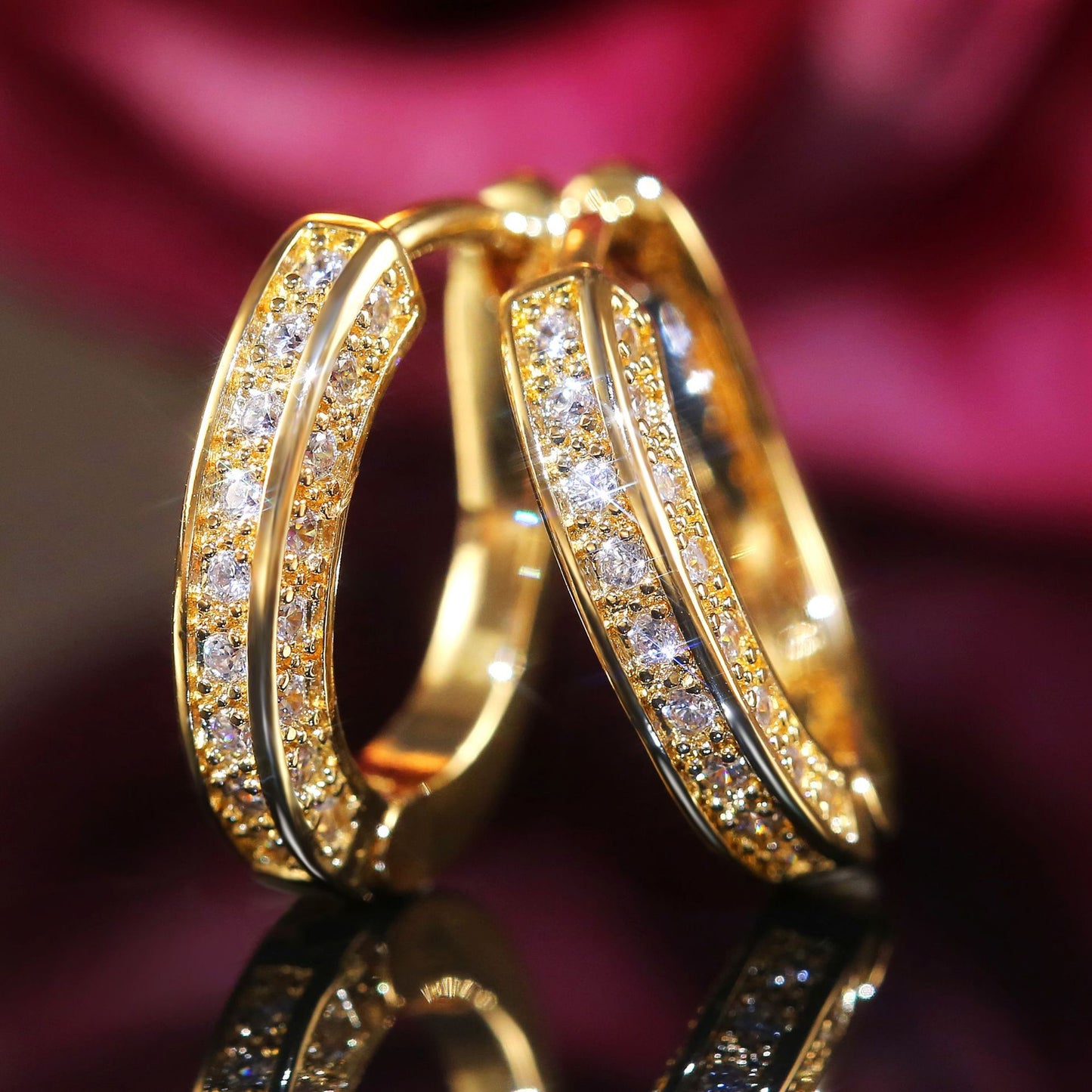 Boucles d'oreilles en strass scintillantes avec clip d'oreille en zircon