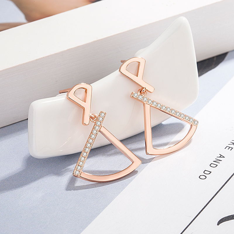 Women's Geometric Scallop Ear Cold Style High Earrings