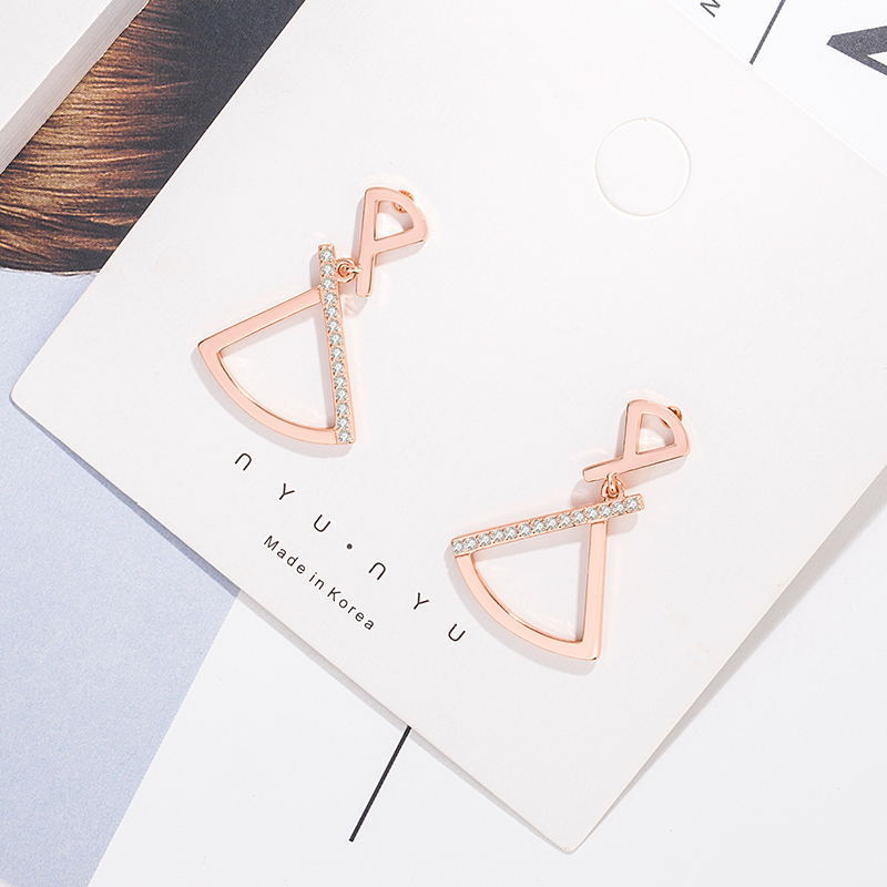 Women's Geometric Scallop Ear Cold Style High Earrings