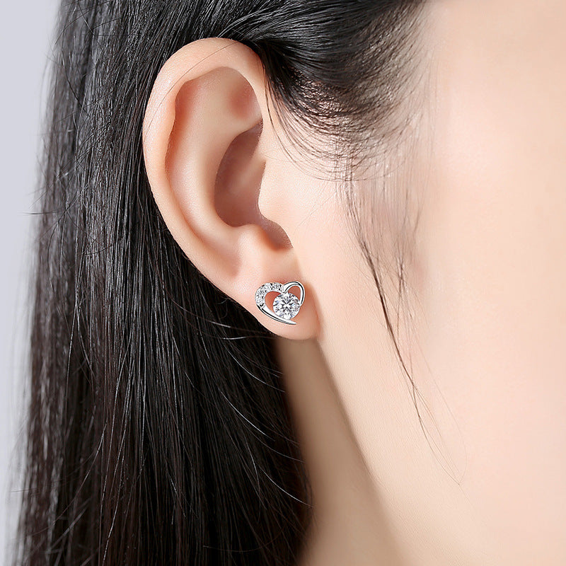 Women's Simple Elegant High Sense Love Heart Shape Earrings