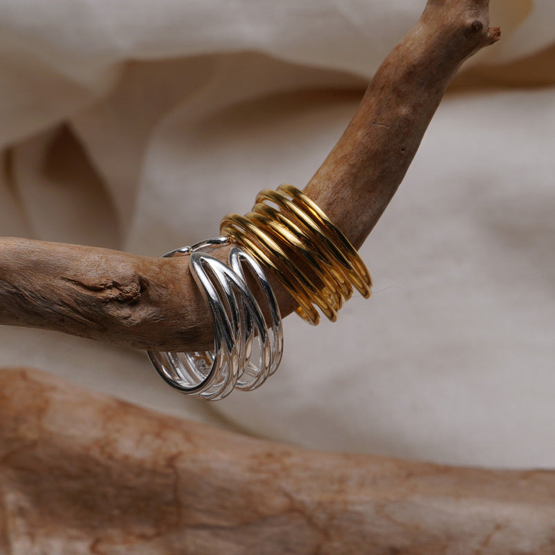Offene, schlichte, temperamentvolle Ringe aus Metall im kalten Stil für Damen