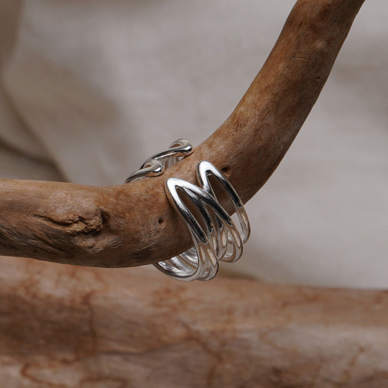 Offene, schlichte, temperamentvolle Ringe aus Metall im kalten Stil für Damen