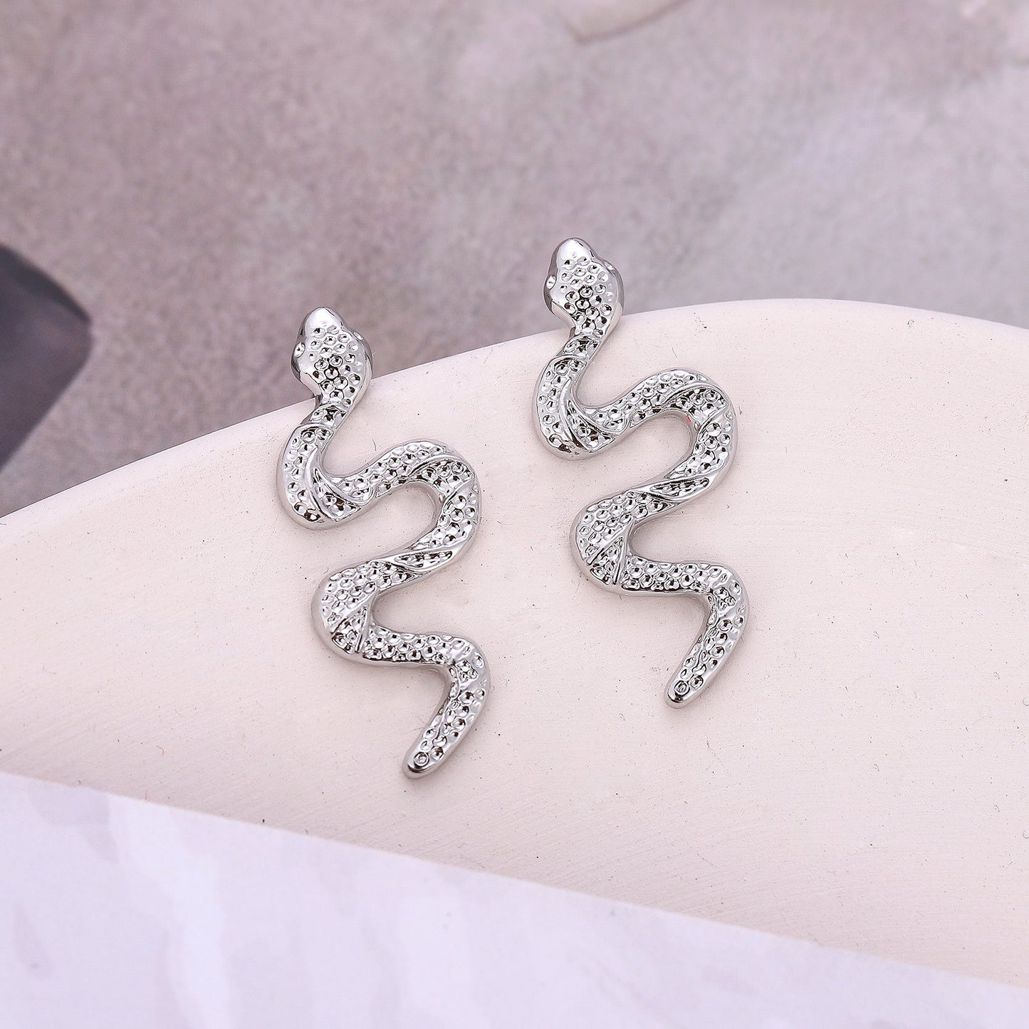 Women's Elegant Long High Profile Snake Fashion Earrings