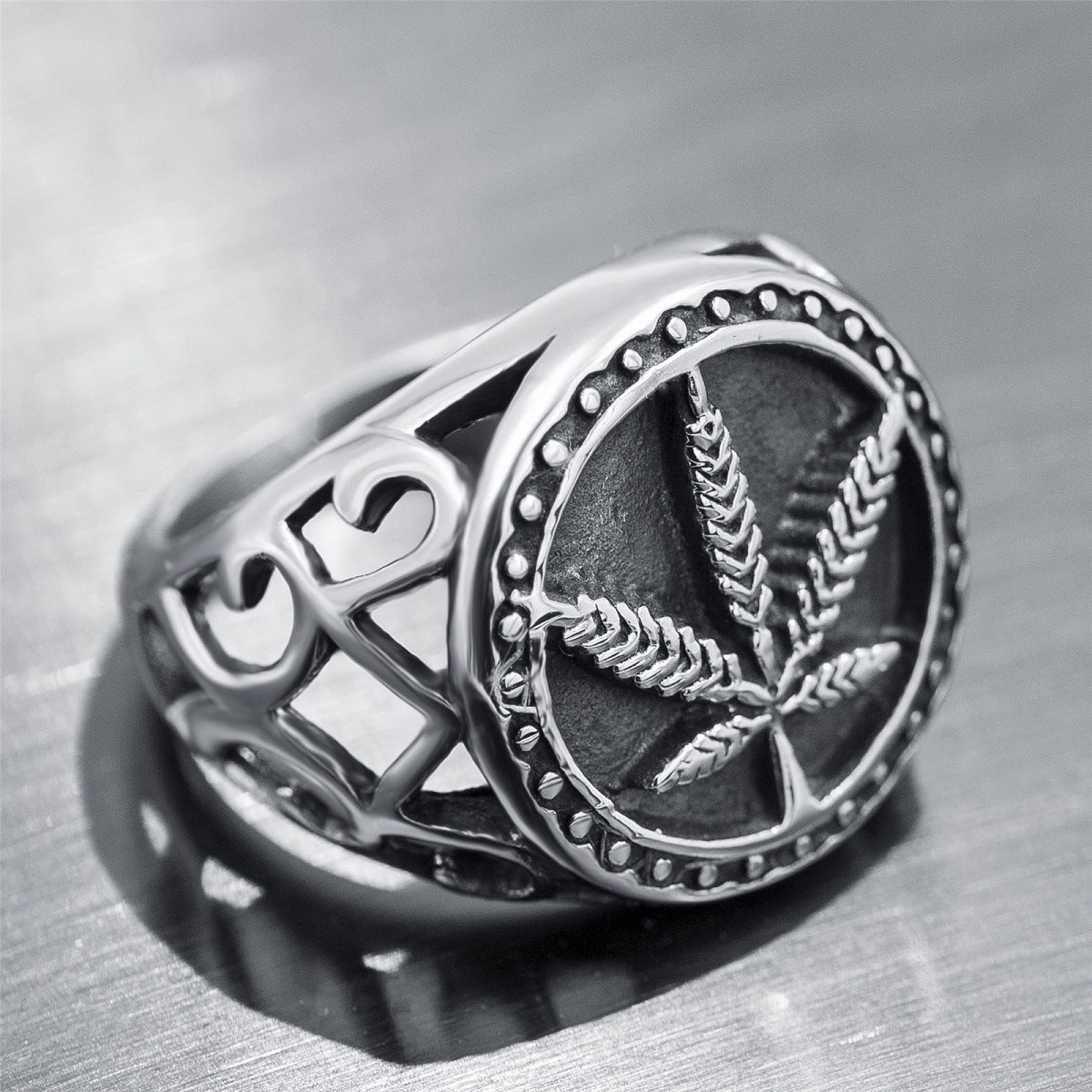 Men's Maple Leaf Fashion Personalized Punk Rings
