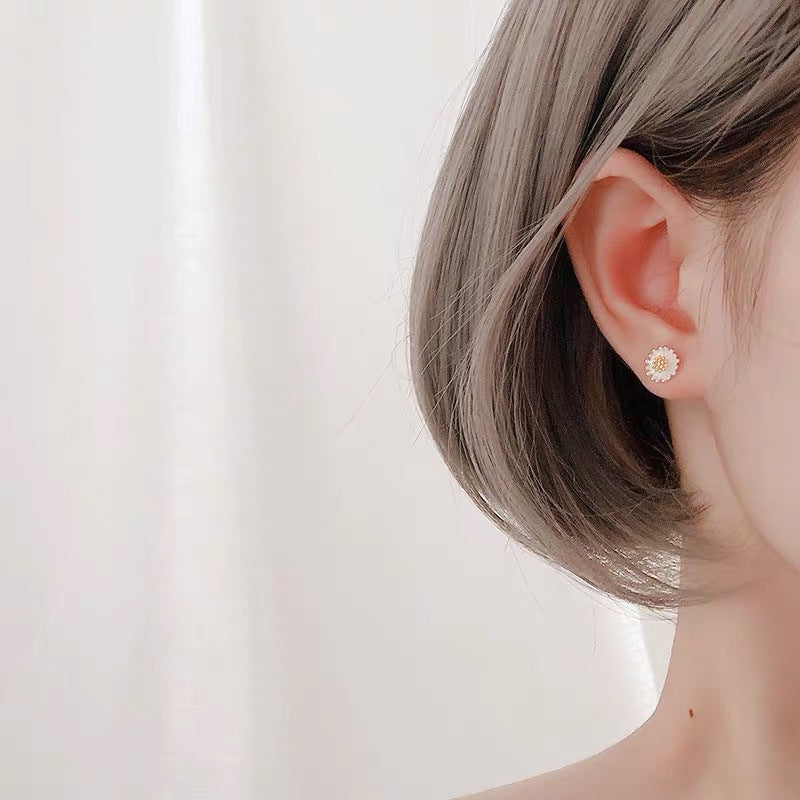 Einfache und leichte Chrysanthemen-Luxusohrringe im koreanischen Stil
