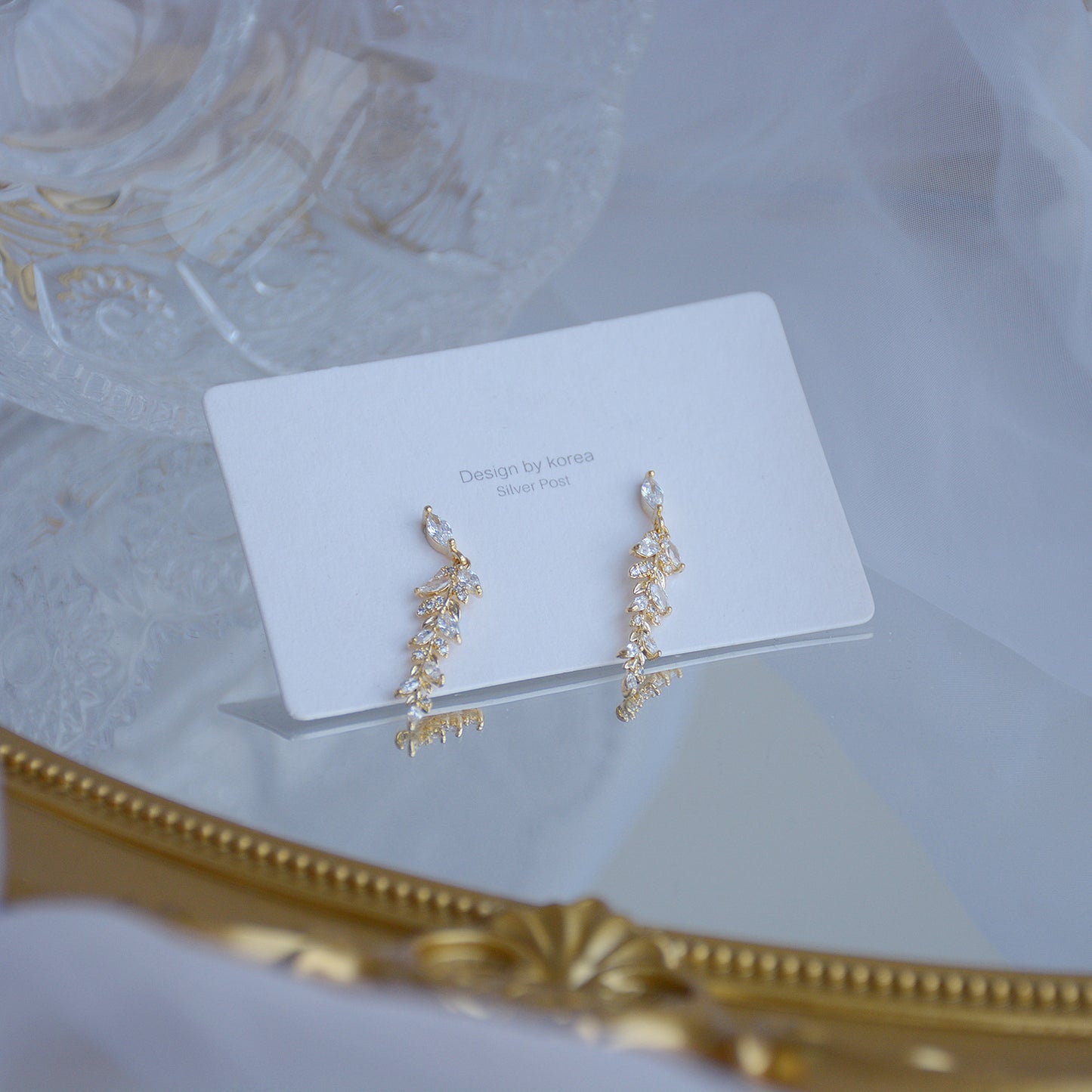 Boucles d'oreilles exquises en forme de feuille plaquée or, Micro incrusté de Zircon pour femmes
