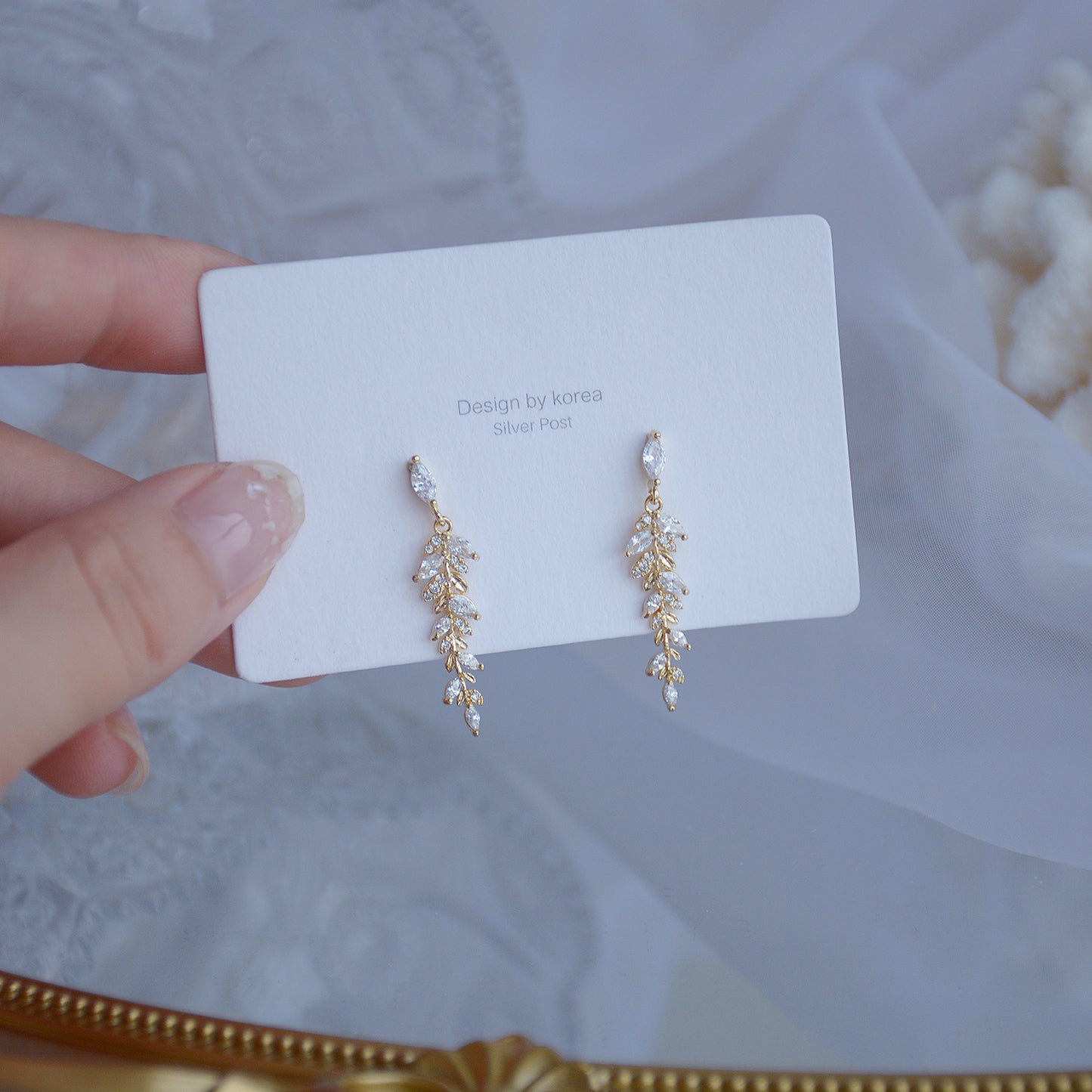 Boucles d'oreilles exquises en forme de feuille plaquée or, Micro incrusté de Zircon pour femmes