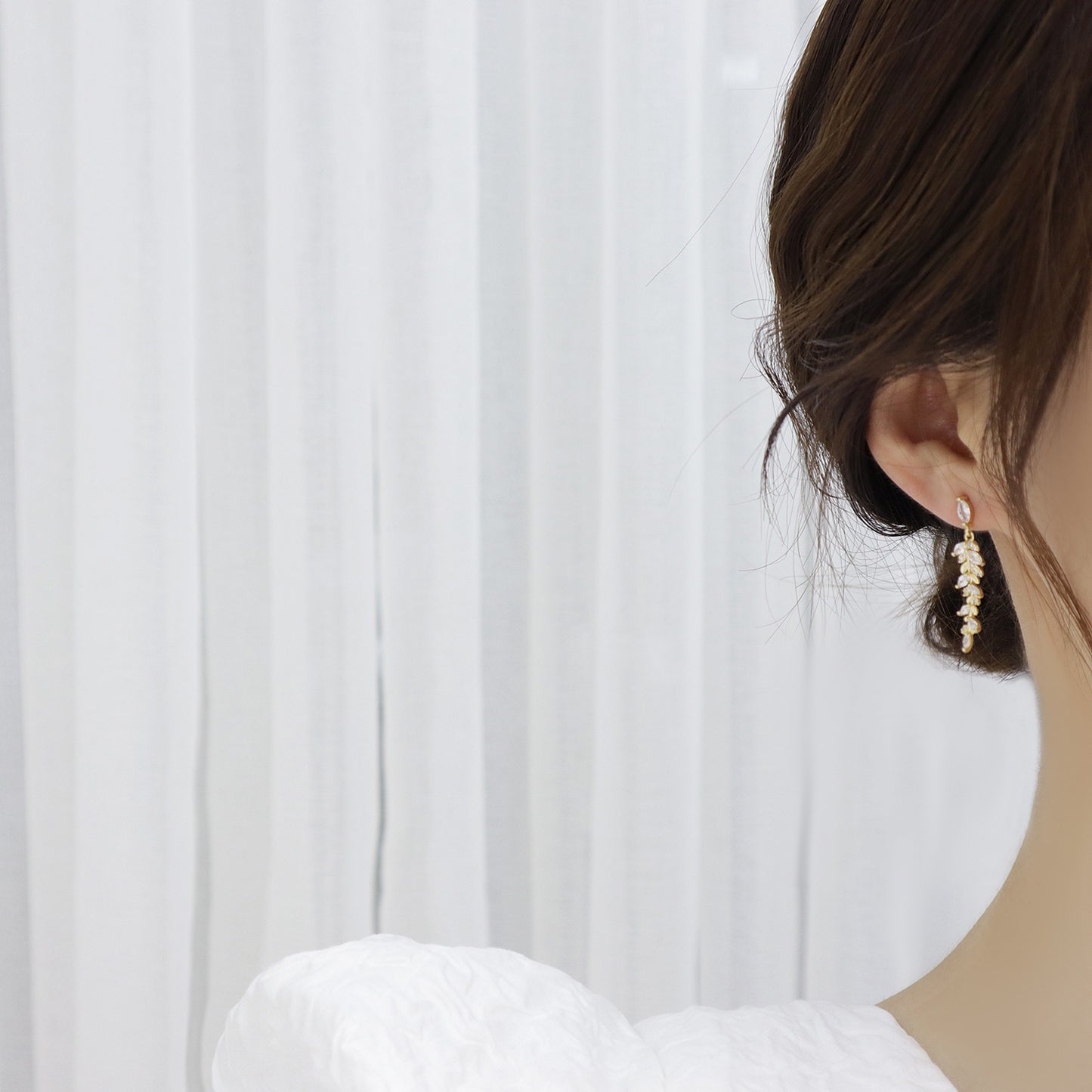 Boucles d'oreilles exquises en forme de feuille plaquée or, Micro incrusté de Zircon pour femmes