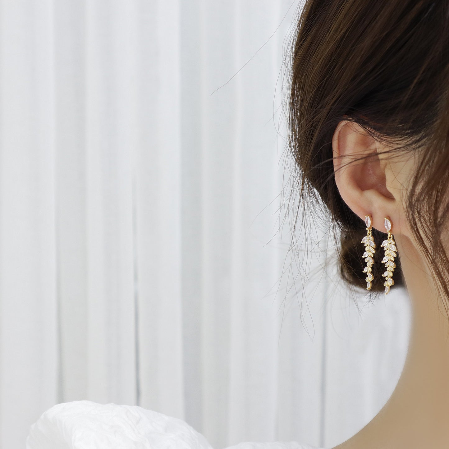 Boucles d'oreilles exquises en forme de feuille plaquée or, Micro incrusté de Zircon pour femmes