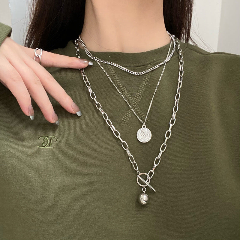Trendige Pullover-Halsketten mit rundem Avatar-Anhänger aus Metall