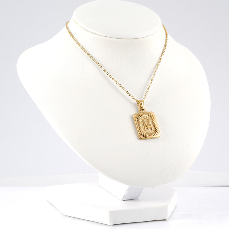 Colliers en titane avec pendentif lettre carré en acier inoxydable pour hommes