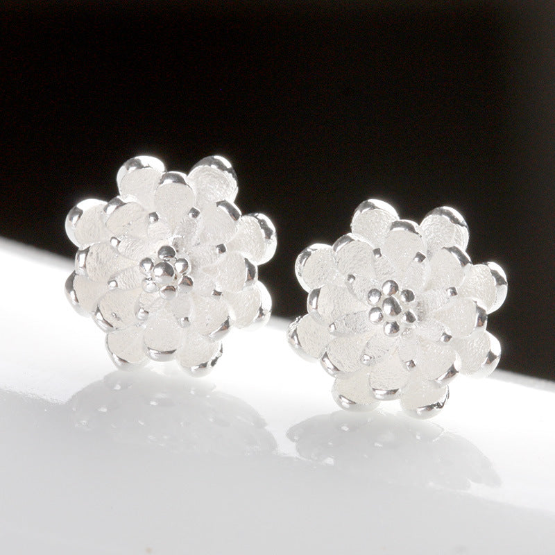 Women's Fashion Warm Lotus Fresh Sier Plated Earrings