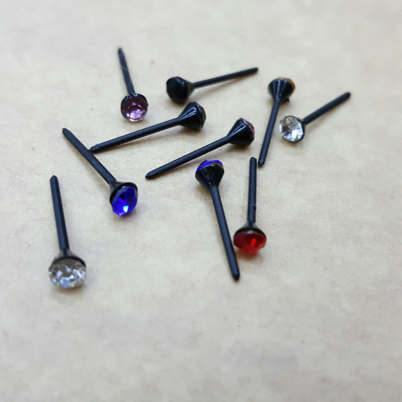 Ohrstecker aus Acryl mit Streichkopf-Ohrstecker