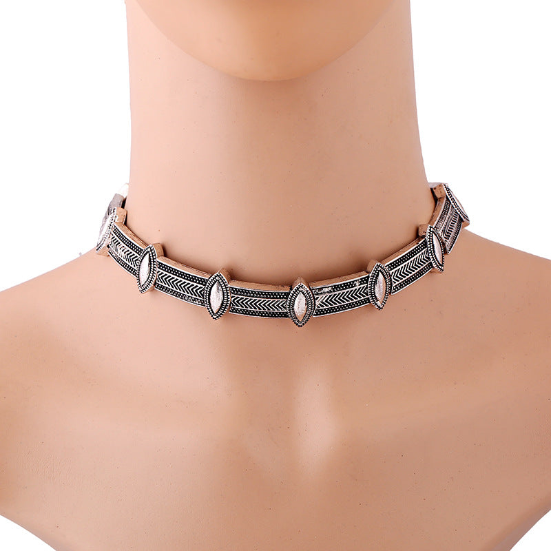 Classy Short Personalized Vintage Pattern Collar Necklaces