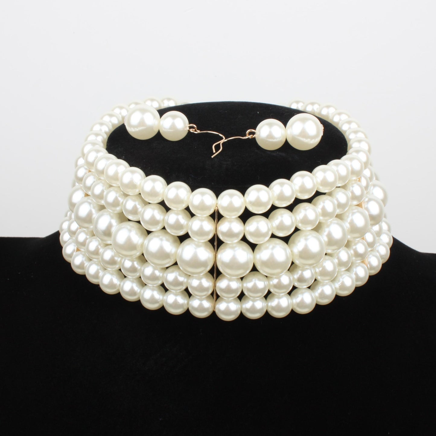 Ensemble court de colliers d'ornements en perles pour femmes