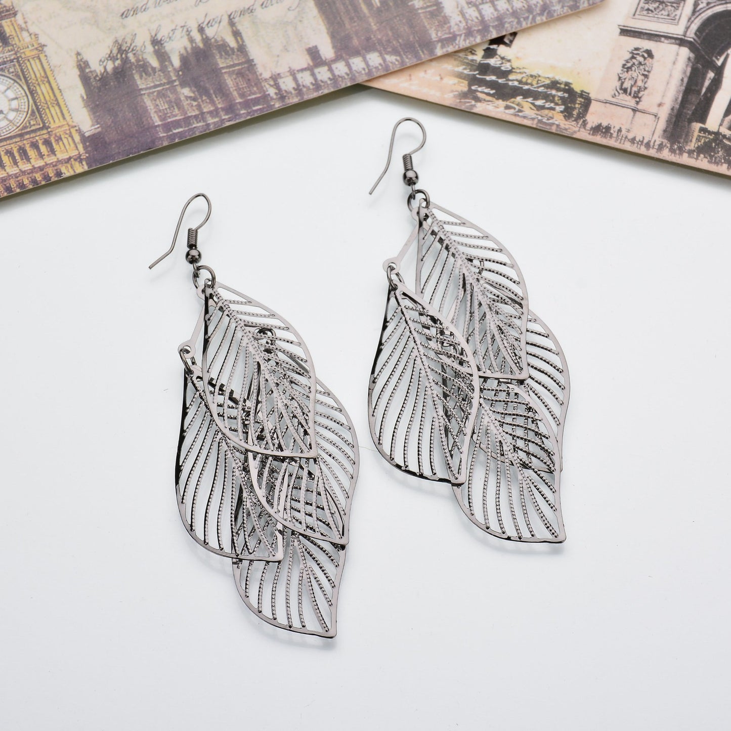 Women's Simple Exaggerated Leaf Metal Hollow Ear Earrings