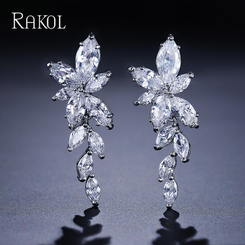 Women's Simple Long Horse Eye Zircon Light Earrings