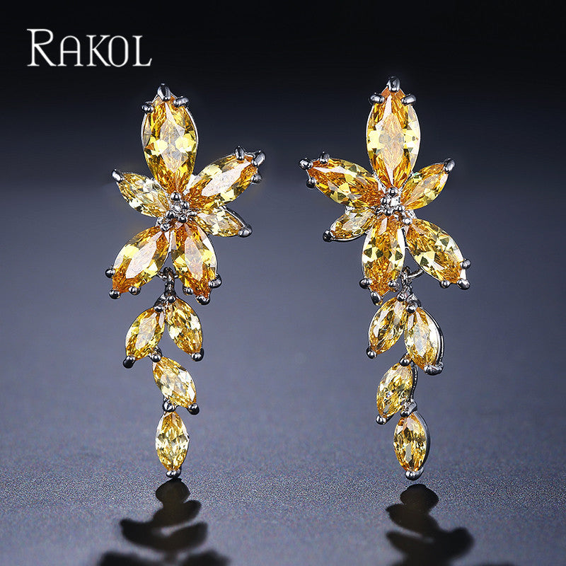 Women's Simple Long Horse Eye Zircon Light Earrings