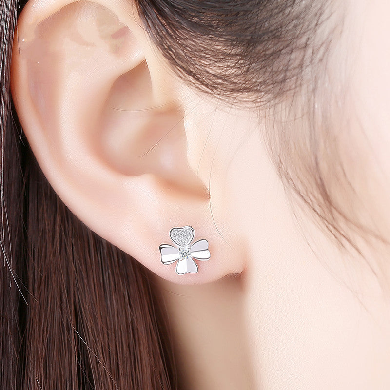 Mini-Kleeblatt mit Diamant, trendige, schlichte Kristallohrringe