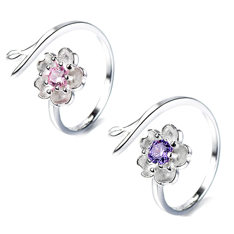 Offene Ringe für Damenaccessoires mit frischen Kirschblüten