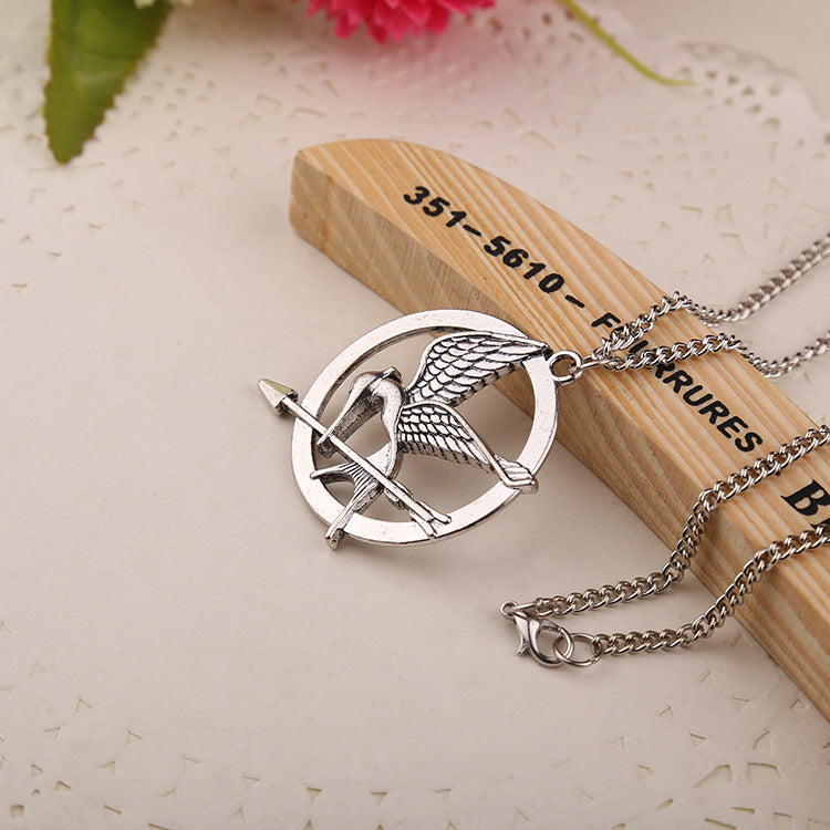 Colliers avec pendentif en forme d'oiseau moqueur, ornement périphérique à la mode