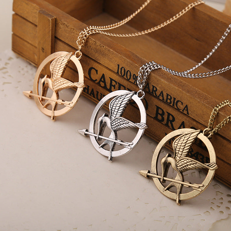 Colliers avec pendentif en forme d'oiseau moqueur, ornement périphérique à la mode