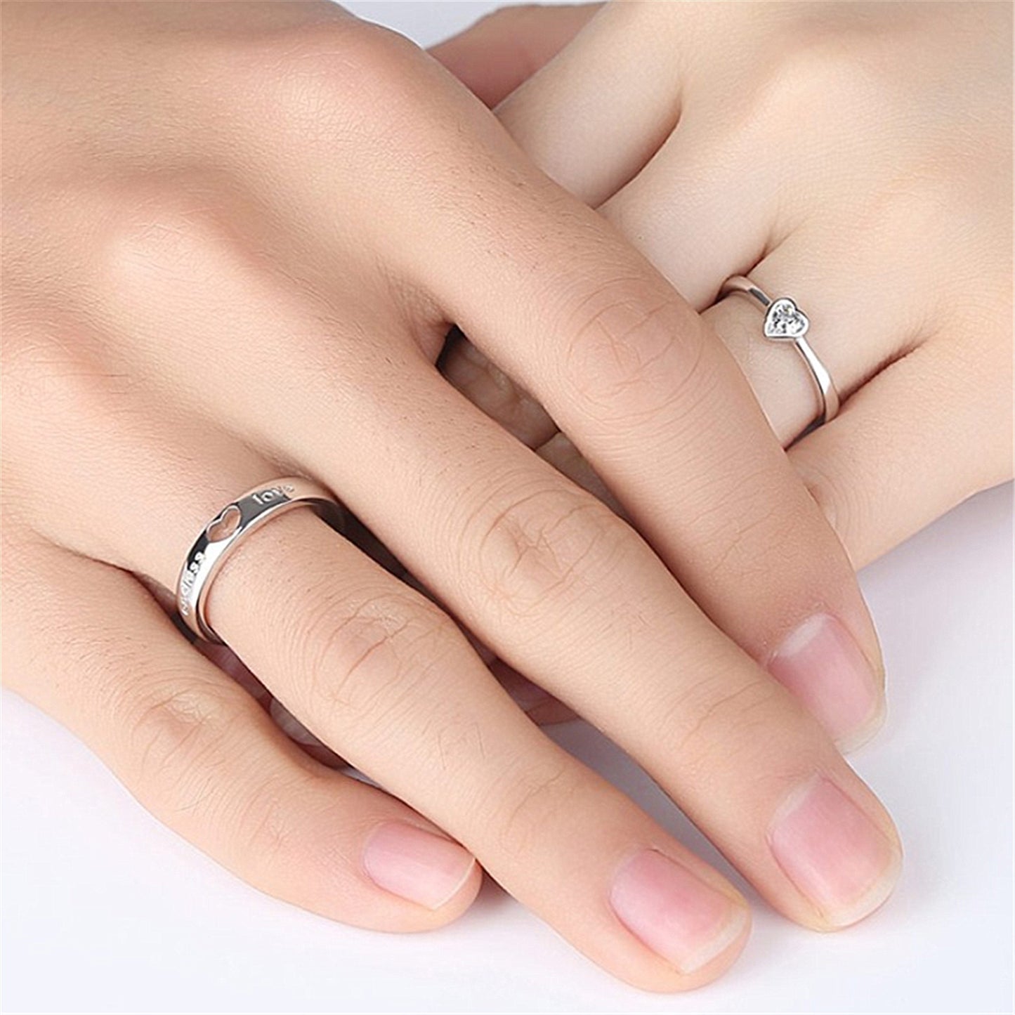 Damen- und Herrenringe sowie ein Paar „And Love You“-Ringe