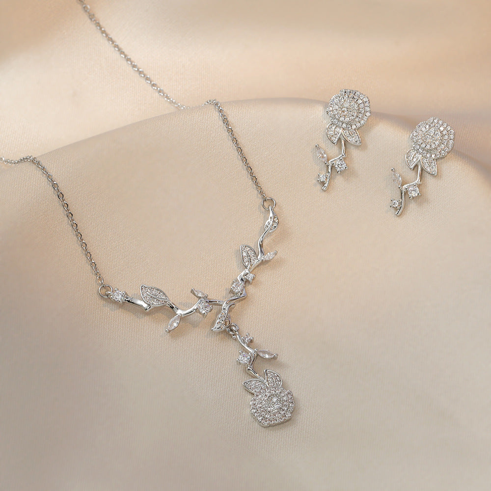 Women's Temperament Jardin Monet Rose Super Classic Necklaces