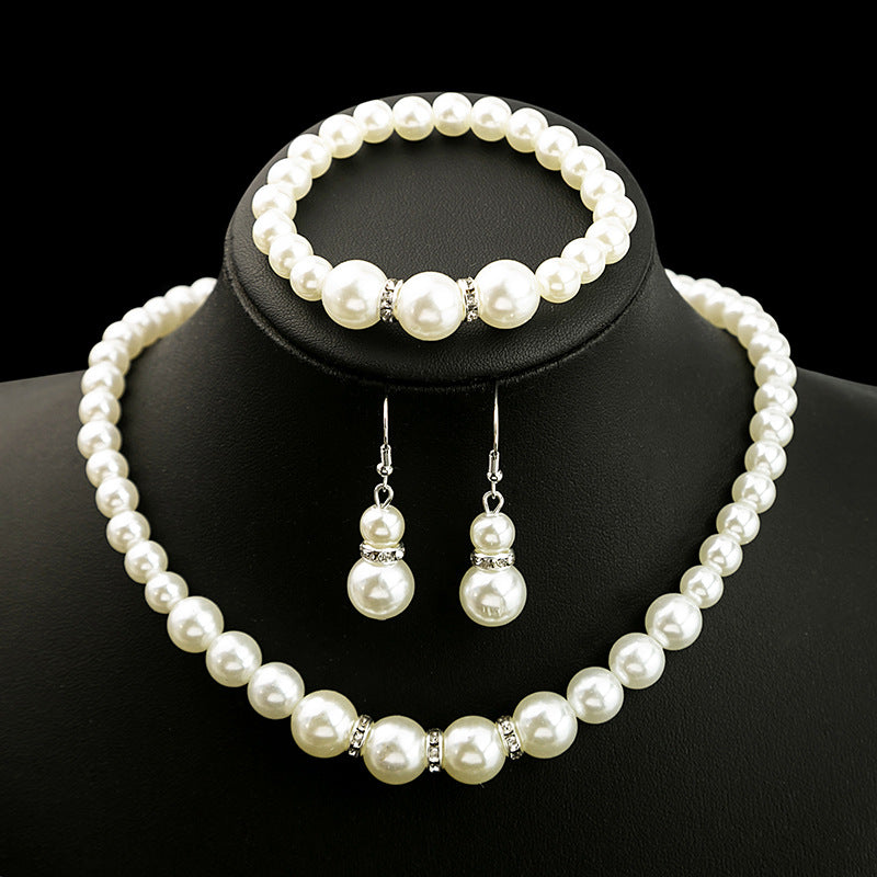 Ensemble de trois pièces de perles, colliers d'accessoires simples de personnalité gracieuse