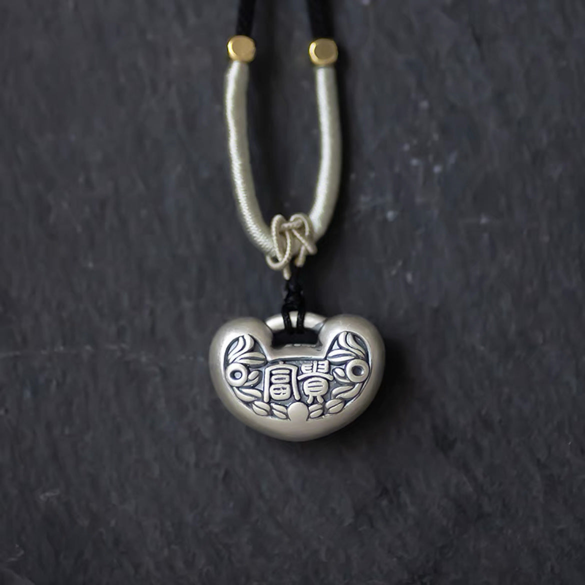 Women's Antique Pendant Of Safeness And Luck Retro Necklaces