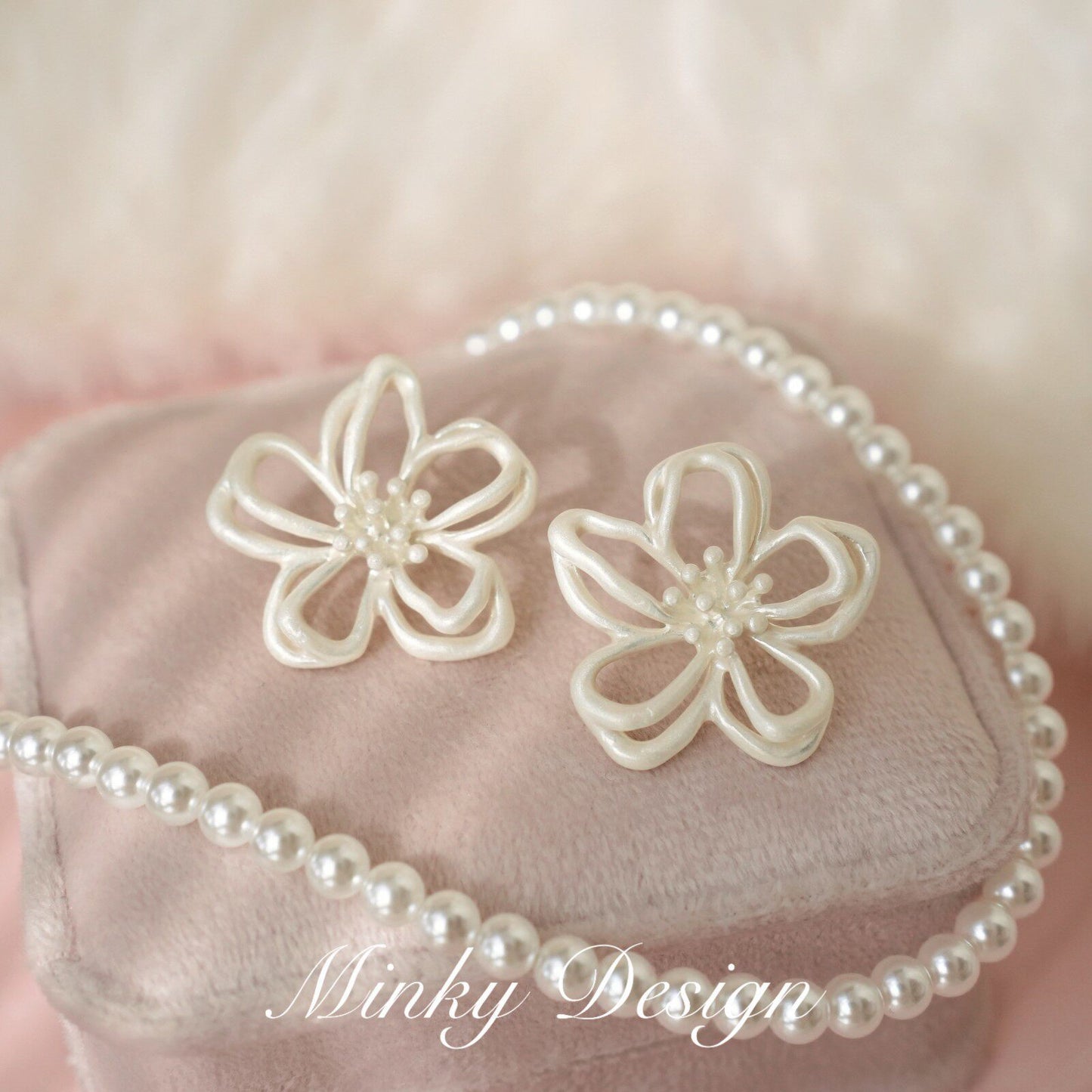 Women's Flower Light Luxury High-grade Unique Design Ear Rings