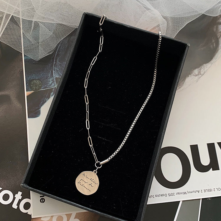 Colliers à chaîne personnalisés simples Hip Hop en acier inoxydable avec lettres rondes pour femmes