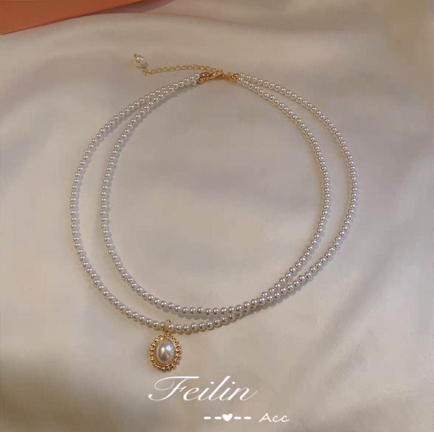 Women's Style Elegance Retro Ornament Designer Model Necklaces