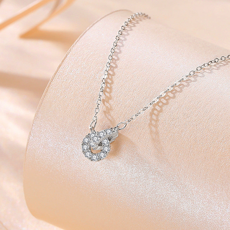 Colliers pour femmes en or rose avec boucle ronde et double diamant incrusté de clavicule courte