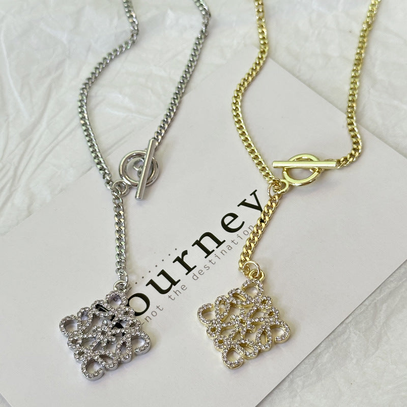Colliers Luo géométriques rétro français, bijoux creux sculptés, carrés