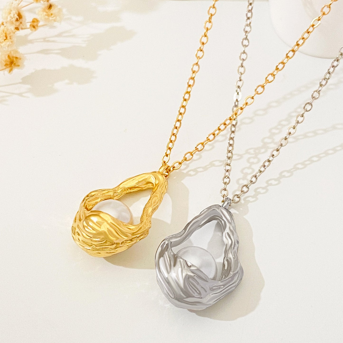 Colliers personnalisés avec pendentif panier de fleurs en perles incrustées