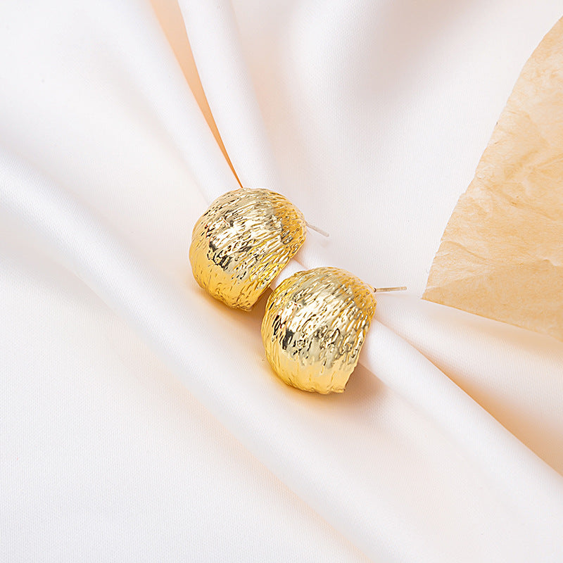 Boucles d'oreilles exagérées d'oreille à Texture brossée plissée de Style froid pour femmes