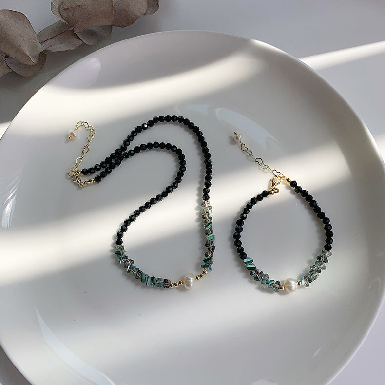 Colliers de conception de niche en cristal noir avec perles d'eau douce pour femmes