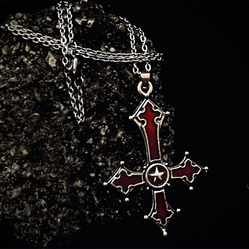 Colliers à pendentif croix inversée gothique rouge sang