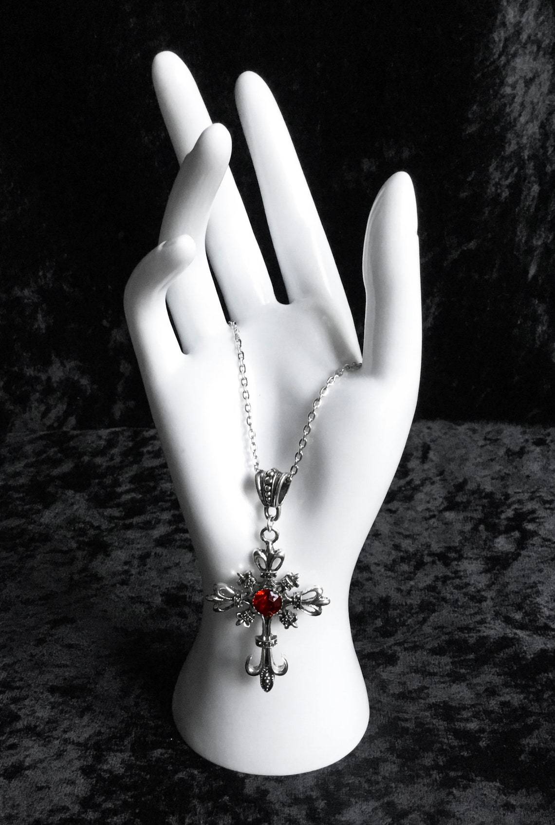 Colliers Vintage Ruby Cross gothique foncé élégant
