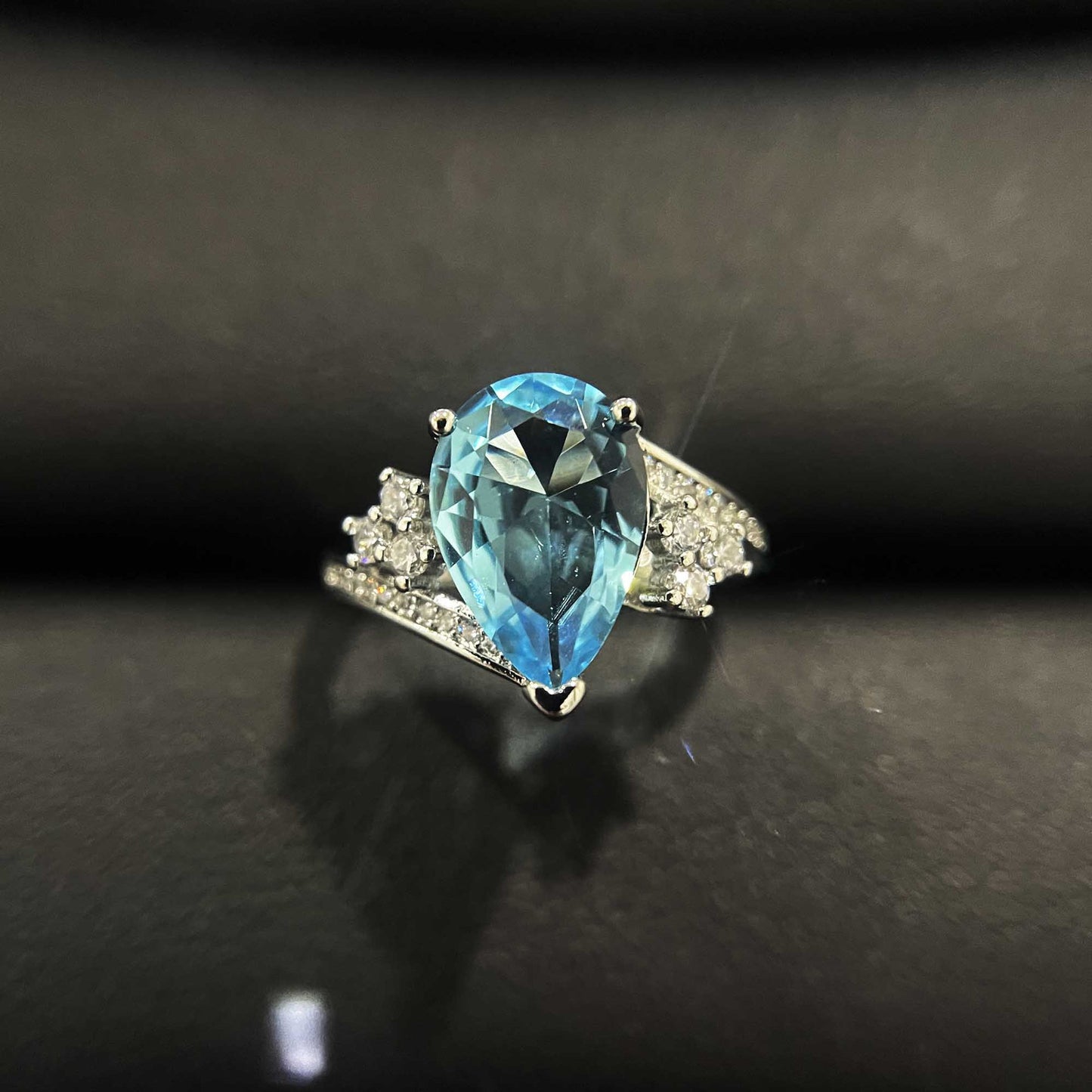 Carbon Diamond Drop-shaped Imitation Natural Topaz Colored Rings
